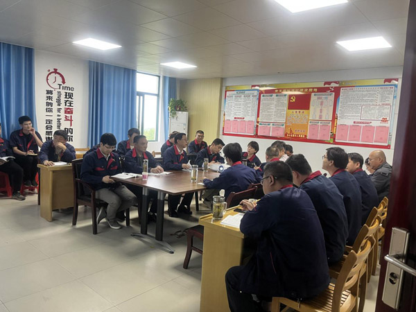 王伍升到建材研究室、建材公司調(diào)研